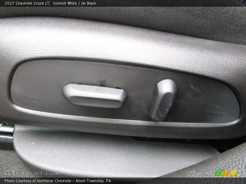 Summit White / Jet Black 2017 Chevrolet Cruze LT