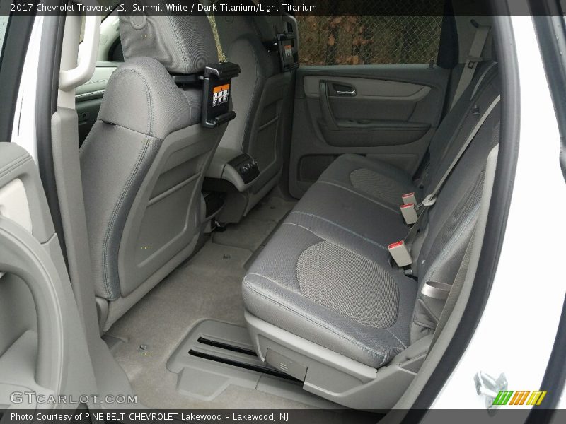 Summit White / Dark Titanium/Light Titanium 2017 Chevrolet Traverse LS