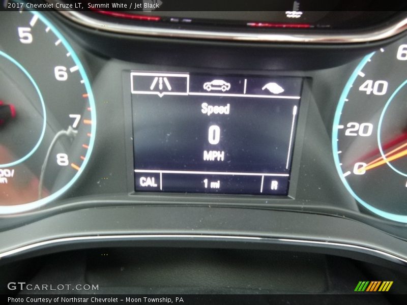 Summit White / Jet Black 2017 Chevrolet Cruze LT
