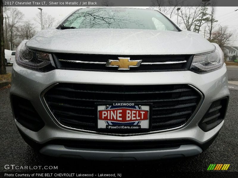 Silver Ice Metallic / Jet Black 2017 Chevrolet Trax LT