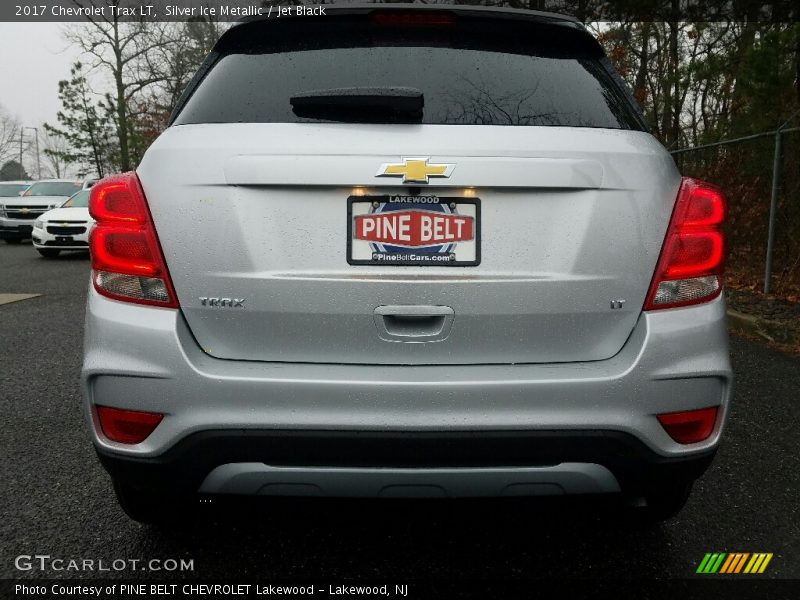 Silver Ice Metallic / Jet Black 2017 Chevrolet Trax LT