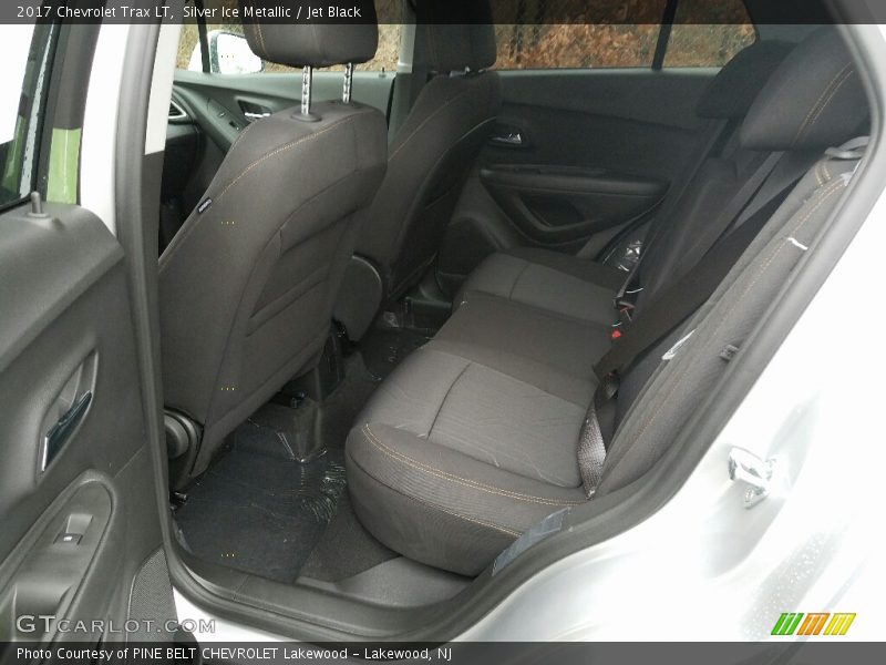 Silver Ice Metallic / Jet Black 2017 Chevrolet Trax LT