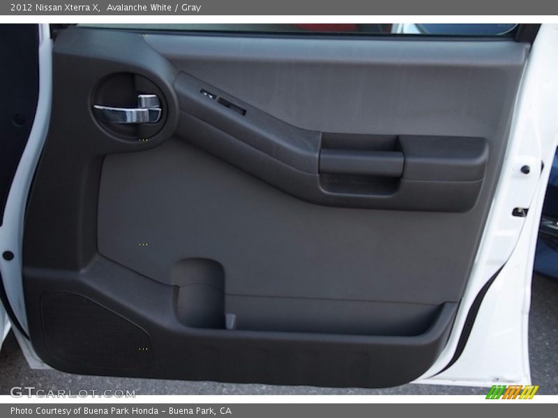 Avalanche White / Gray 2012 Nissan Xterra X
