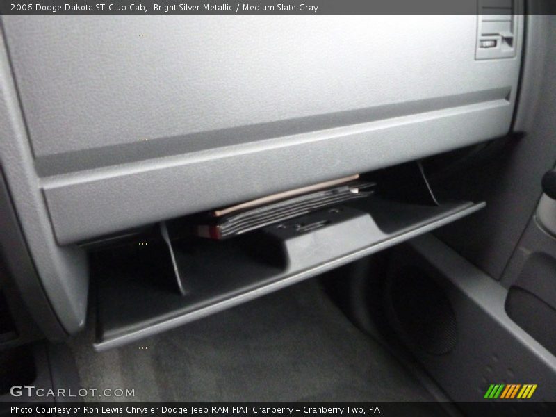 Bright Silver Metallic / Medium Slate Gray 2006 Dodge Dakota ST Club Cab