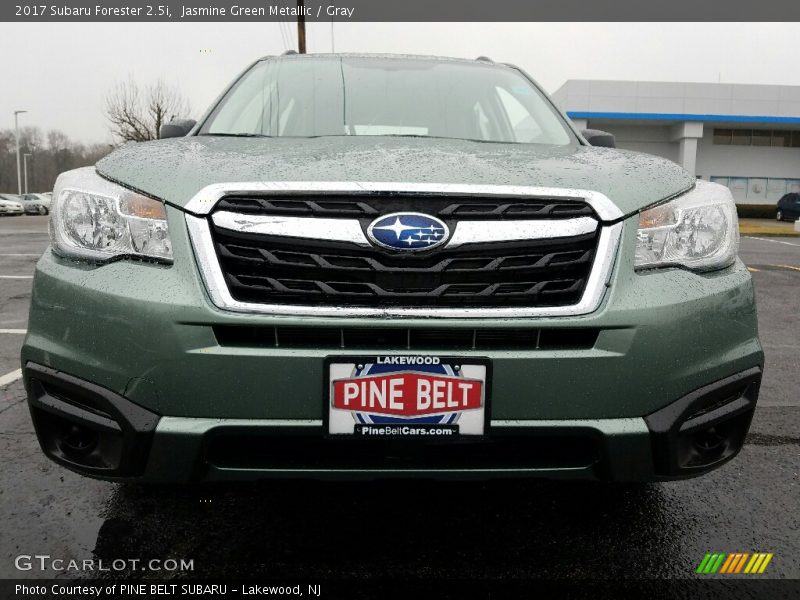 Jasmine Green Metallic / Gray 2017 Subaru Forester 2.5i