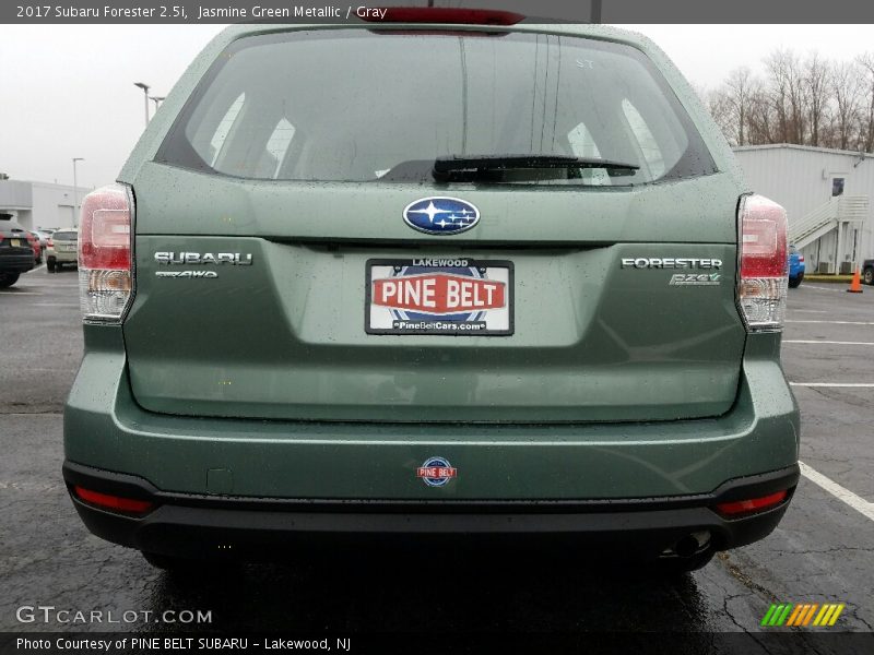 Jasmine Green Metallic / Gray 2017 Subaru Forester 2.5i