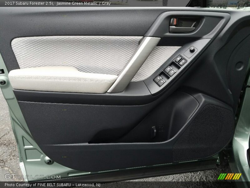 Jasmine Green Metallic / Gray 2017 Subaru Forester 2.5i