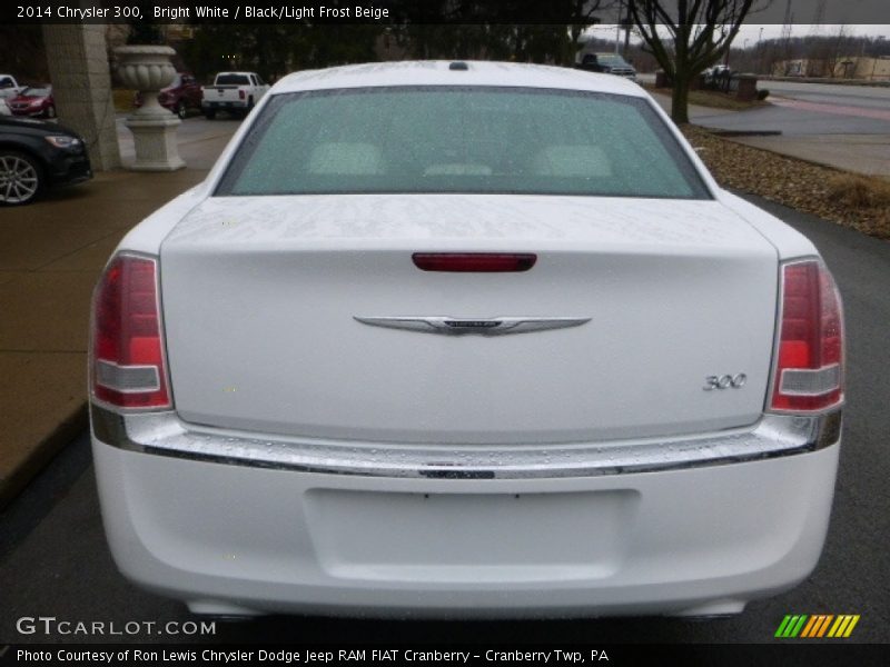 Bright White / Black/Light Frost Beige 2014 Chrysler 300