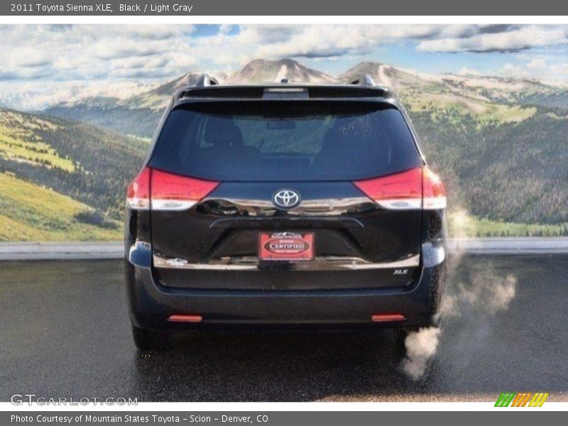 Black / Light Gray 2011 Toyota Sienna XLE