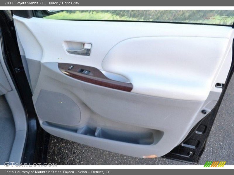 Black / Light Gray 2011 Toyota Sienna XLE