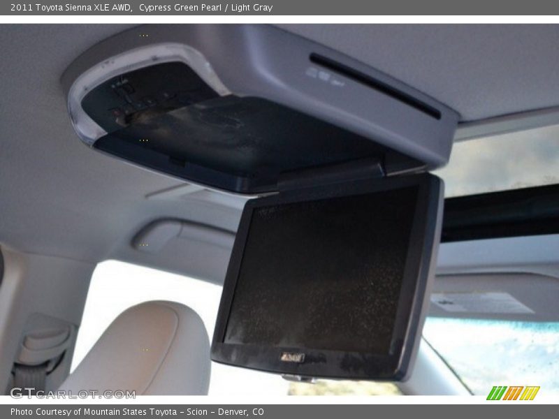 Cypress Green Pearl / Light Gray 2011 Toyota Sienna XLE AWD