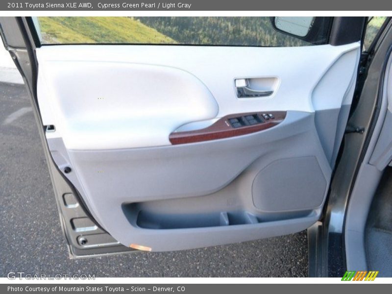 Cypress Green Pearl / Light Gray 2011 Toyota Sienna XLE AWD