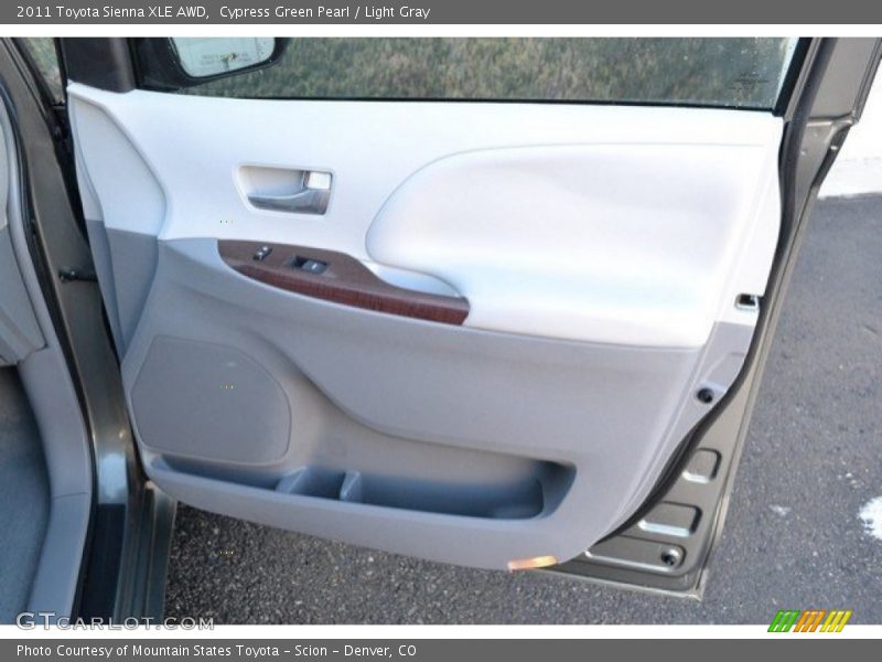 Cypress Green Pearl / Light Gray 2011 Toyota Sienna XLE AWD