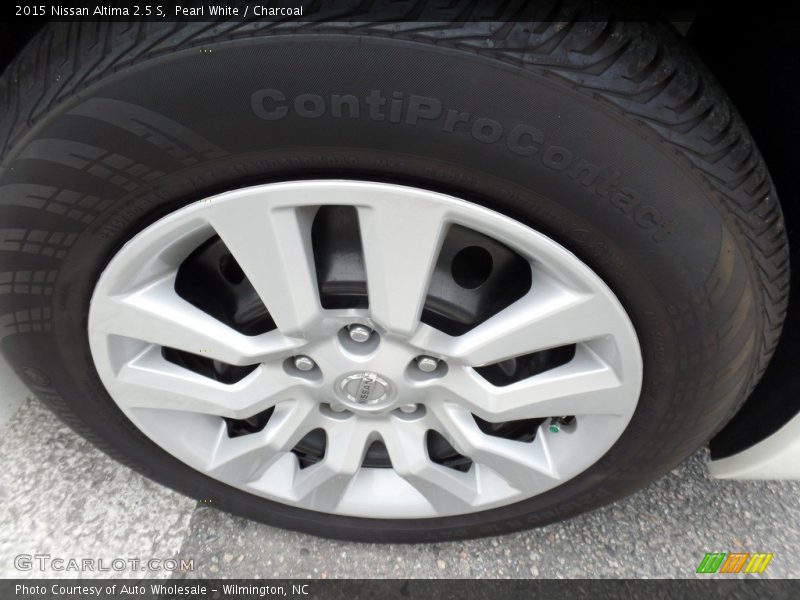 Pearl White / Charcoal 2015 Nissan Altima 2.5 S