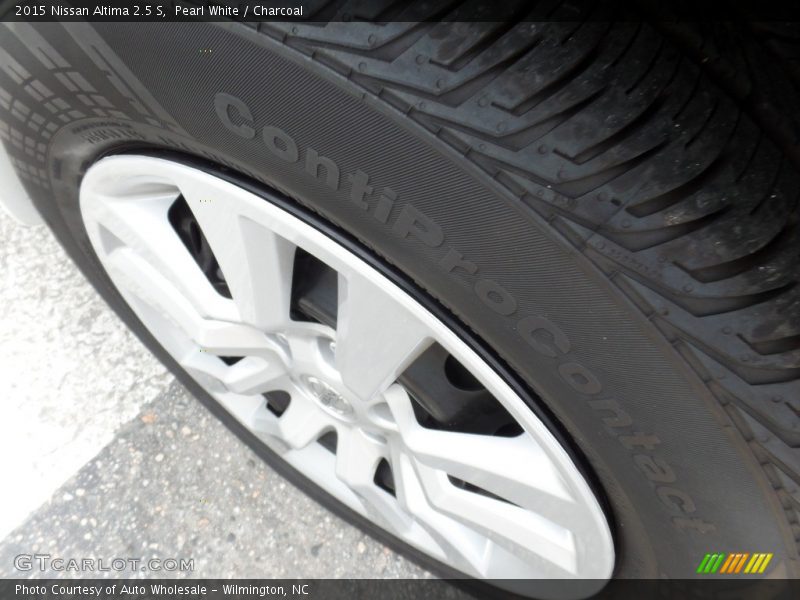 Pearl White / Charcoal 2015 Nissan Altima 2.5 S
