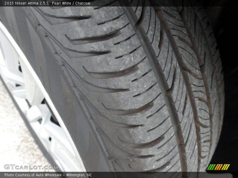 Pearl White / Charcoal 2015 Nissan Altima 2.5 S
