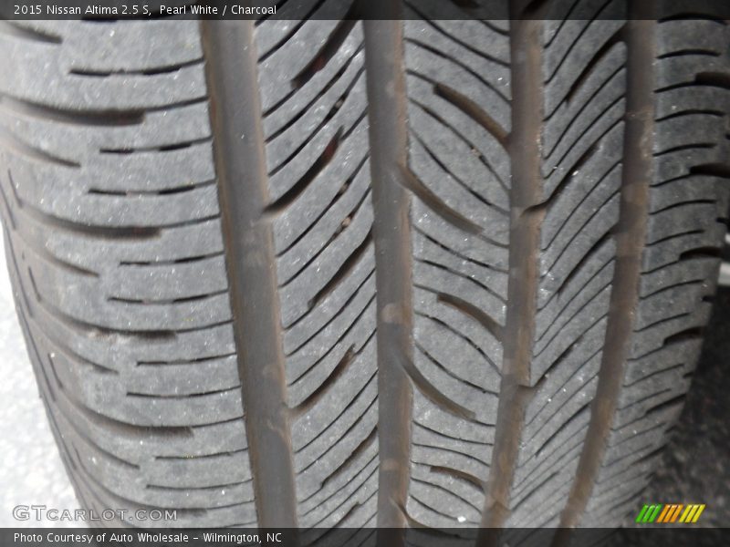 Pearl White / Charcoal 2015 Nissan Altima 2.5 S