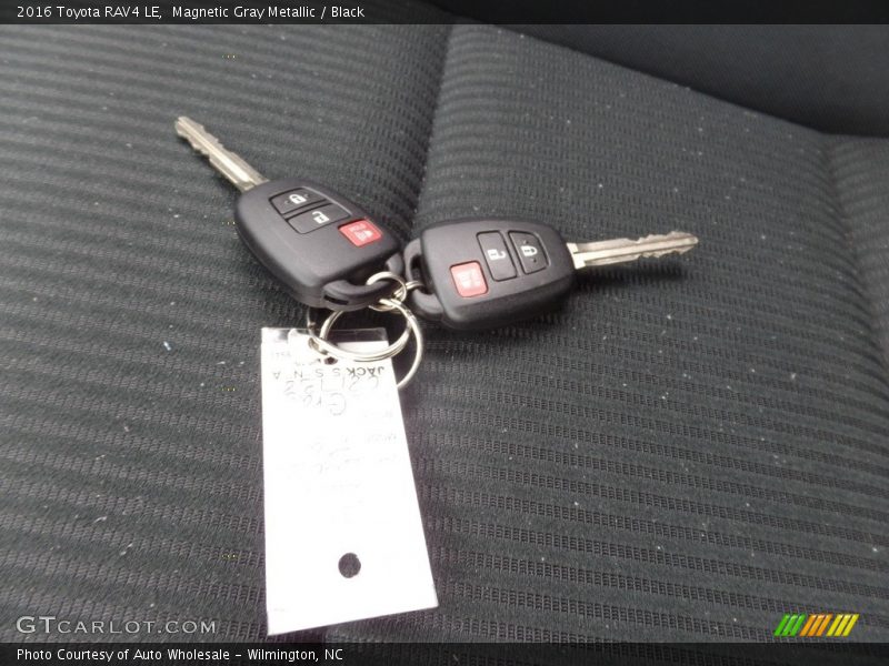 Magnetic Gray Metallic / Black 2016 Toyota RAV4 LE