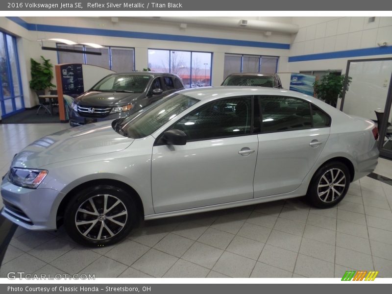 Reflex Silver Metallic / Titan Black 2016 Volkswagen Jetta SE