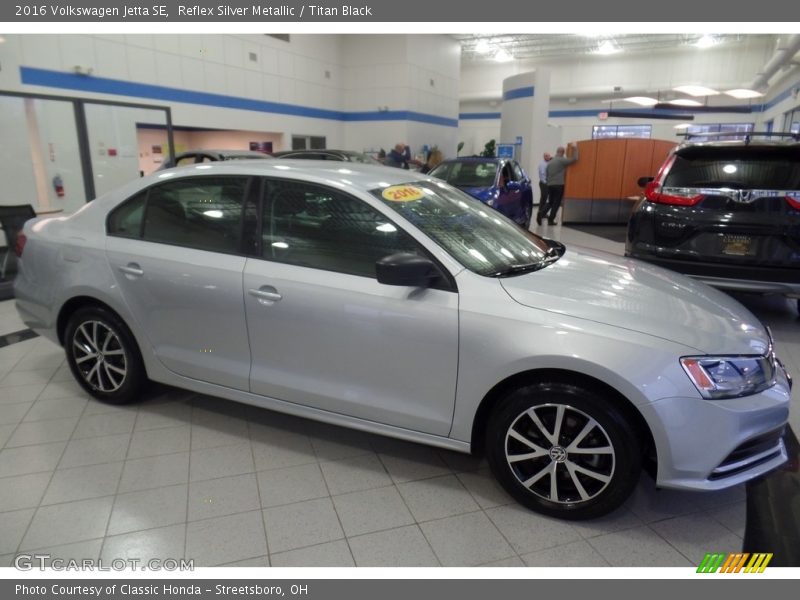 Reflex Silver Metallic / Titan Black 2016 Volkswagen Jetta SE