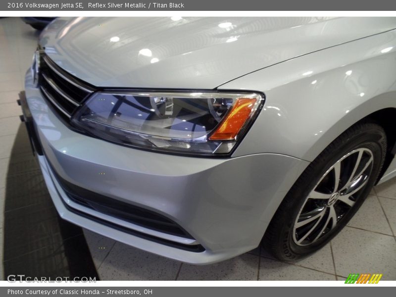 Reflex Silver Metallic / Titan Black 2016 Volkswagen Jetta SE