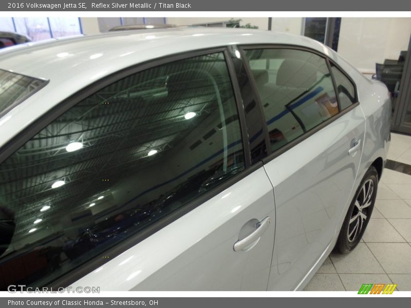 Reflex Silver Metallic / Titan Black 2016 Volkswagen Jetta SE