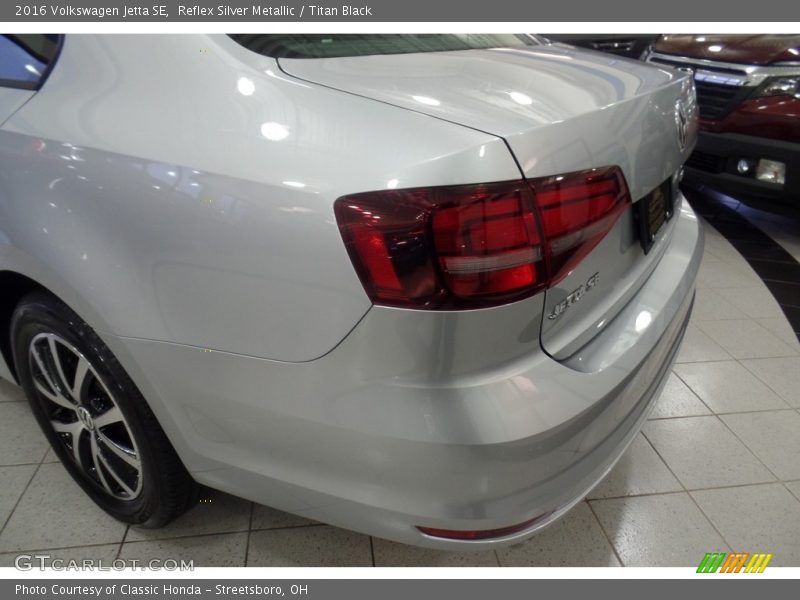Reflex Silver Metallic / Titan Black 2016 Volkswagen Jetta SE