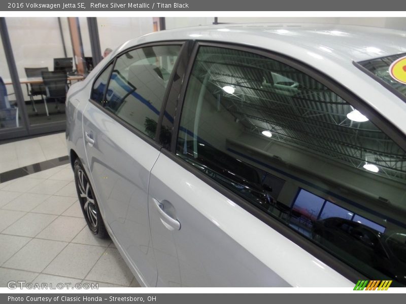 Reflex Silver Metallic / Titan Black 2016 Volkswagen Jetta SE