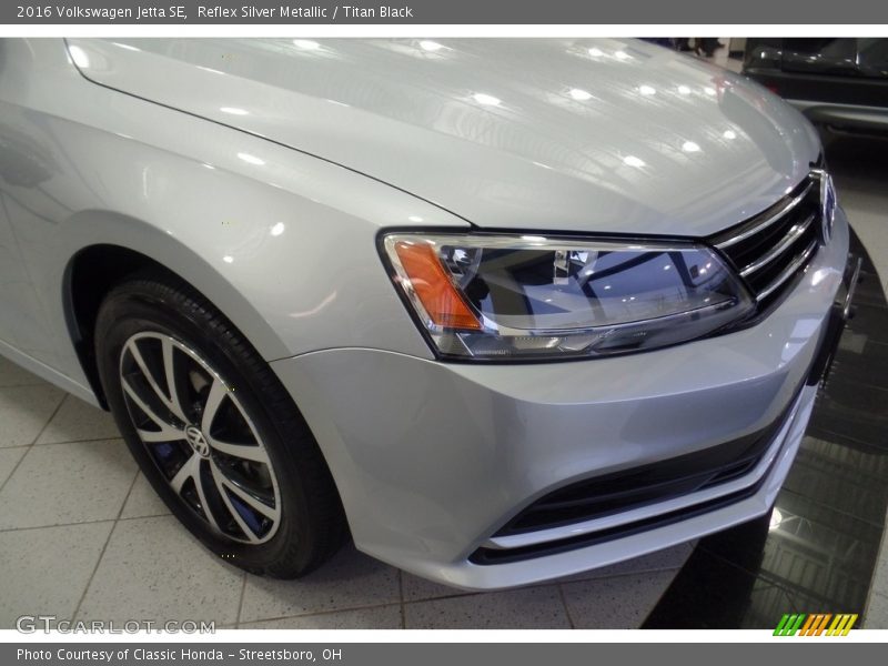 Reflex Silver Metallic / Titan Black 2016 Volkswagen Jetta SE