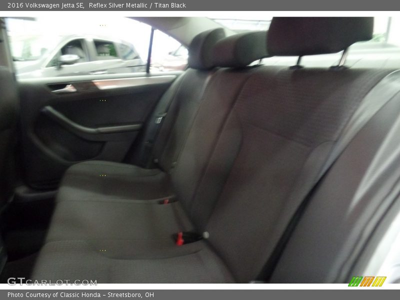 Reflex Silver Metallic / Titan Black 2016 Volkswagen Jetta SE