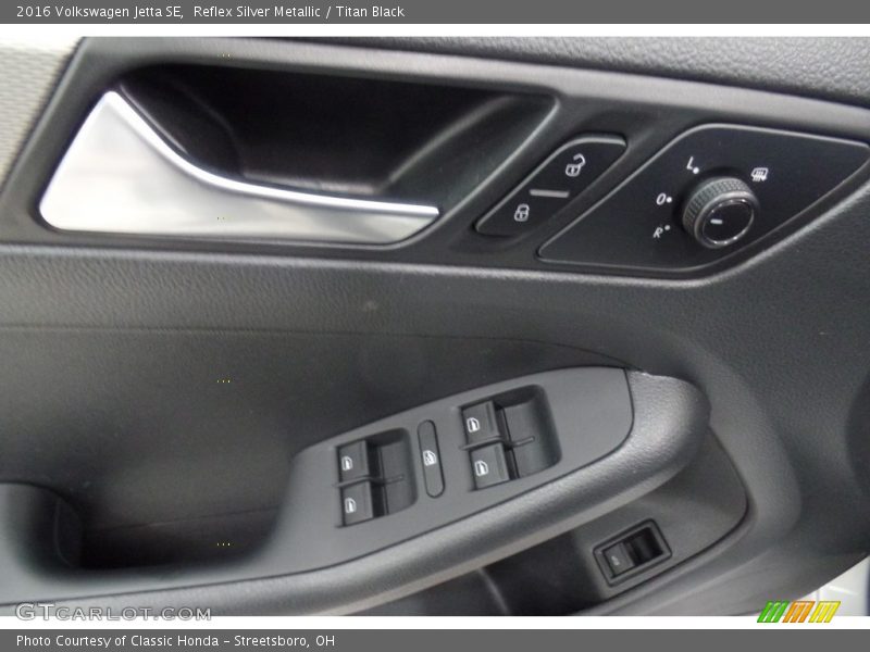 Reflex Silver Metallic / Titan Black 2016 Volkswagen Jetta SE
