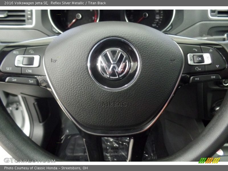 Reflex Silver Metallic / Titan Black 2016 Volkswagen Jetta SE