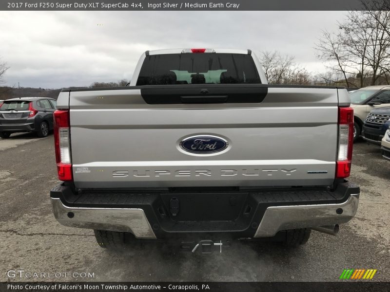 Ingot Silver / Medium Earth Gray 2017 Ford F250 Super Duty XLT SuperCab 4x4