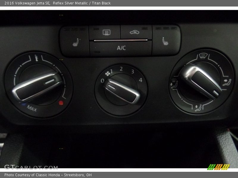Reflex Silver Metallic / Titan Black 2016 Volkswagen Jetta SE