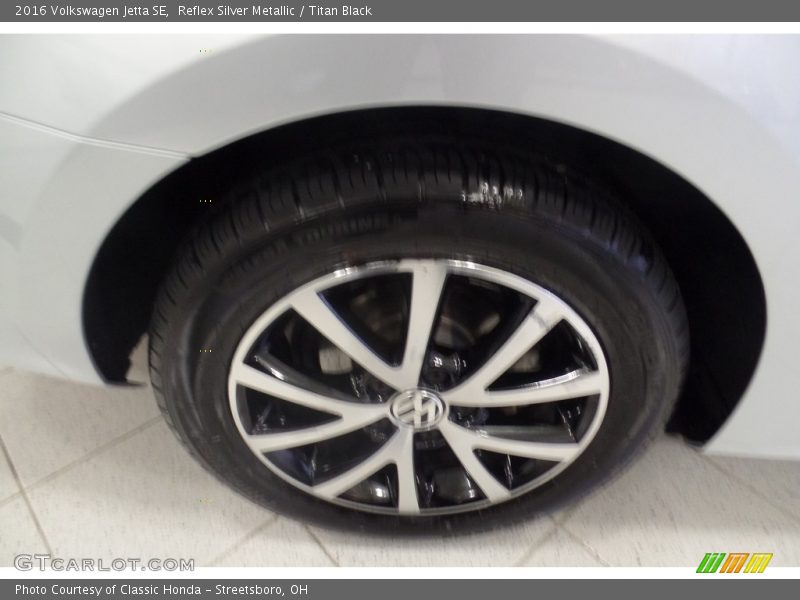 Reflex Silver Metallic / Titan Black 2016 Volkswagen Jetta SE