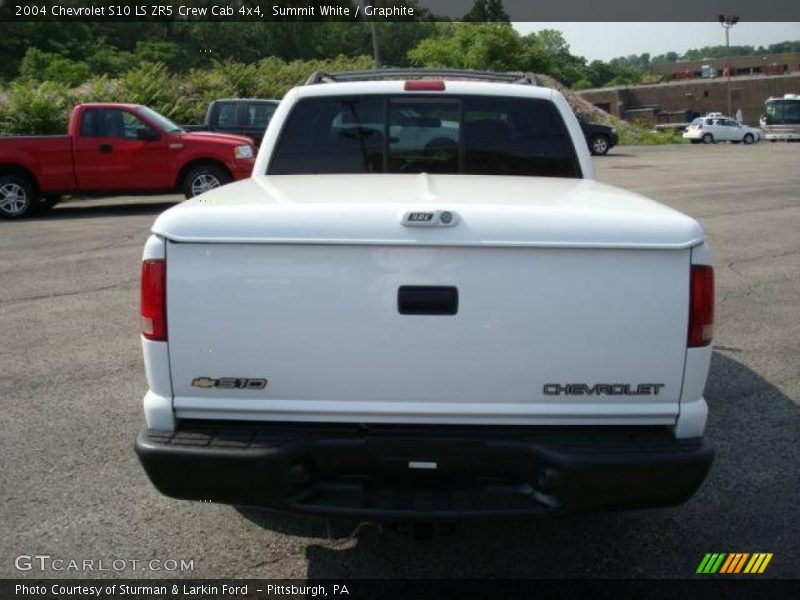 Summit White / Graphite 2004 Chevrolet S10 LS ZR5 Crew Cab 4x4