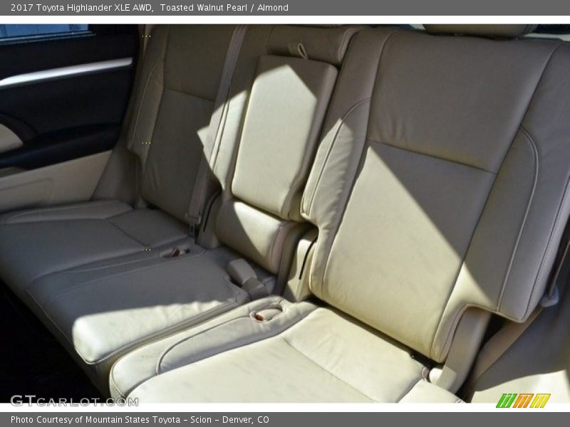 Toasted Walnut Pearl / Almond 2017 Toyota Highlander XLE AWD