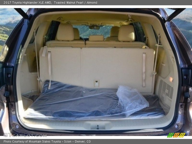 Toasted Walnut Pearl / Almond 2017 Toyota Highlander XLE AWD