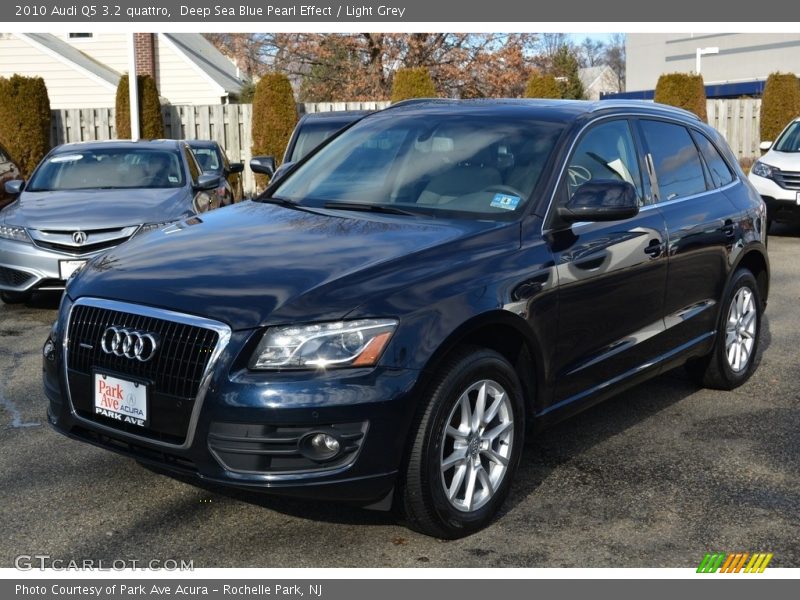 Deep Sea Blue Pearl Effect / Light Grey 2010 Audi Q5 3.2 quattro