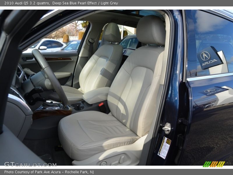 Deep Sea Blue Pearl Effect / Light Grey 2010 Audi Q5 3.2 quattro
