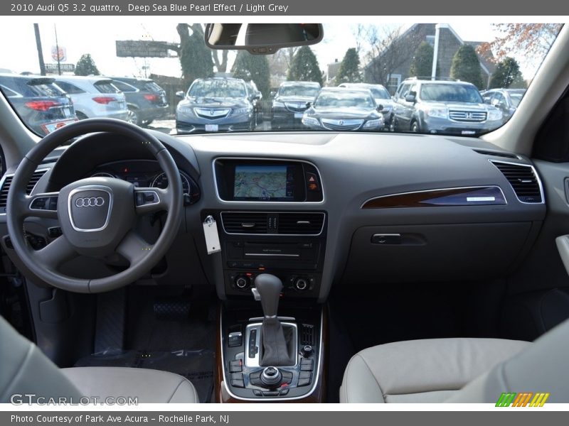 Deep Sea Blue Pearl Effect / Light Grey 2010 Audi Q5 3.2 quattro
