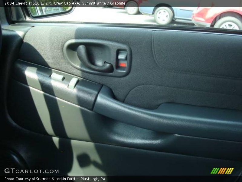 Summit White / Graphite 2004 Chevrolet S10 LS ZR5 Crew Cab 4x4