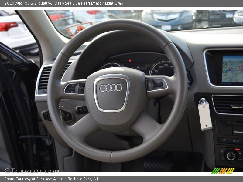Deep Sea Blue Pearl Effect / Light Grey 2010 Audi Q5 3.2 quattro