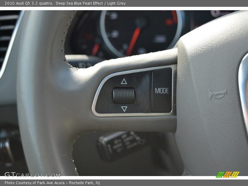 Deep Sea Blue Pearl Effect / Light Grey 2010 Audi Q5 3.2 quattro
