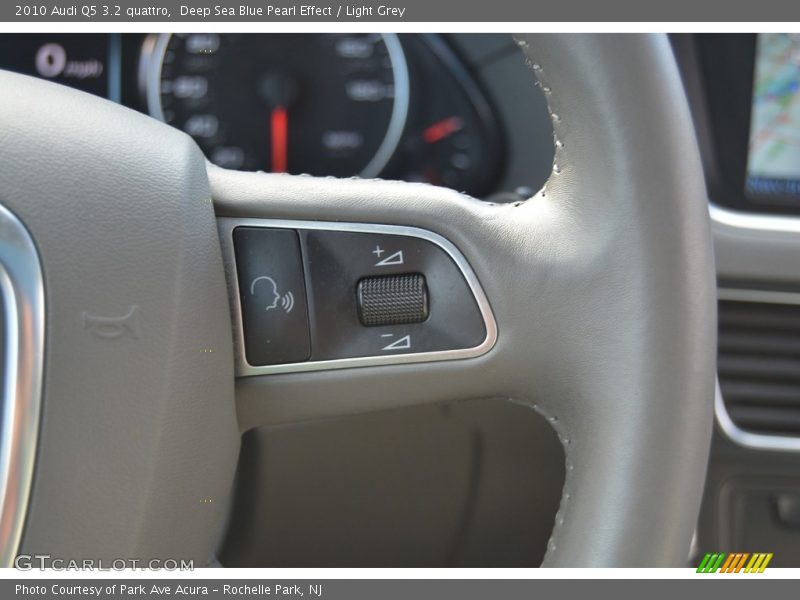 Deep Sea Blue Pearl Effect / Light Grey 2010 Audi Q5 3.2 quattro
