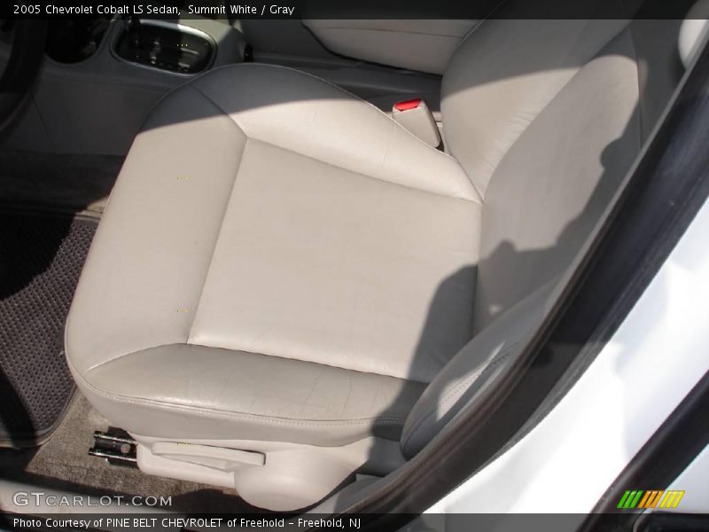 Summit White / Gray 2005 Chevrolet Cobalt LS Sedan