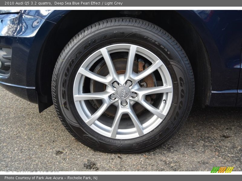 Deep Sea Blue Pearl Effect / Light Grey 2010 Audi Q5 3.2 quattro