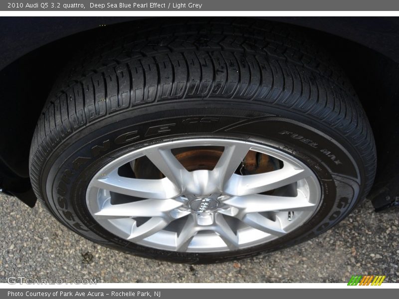 Deep Sea Blue Pearl Effect / Light Grey 2010 Audi Q5 3.2 quattro