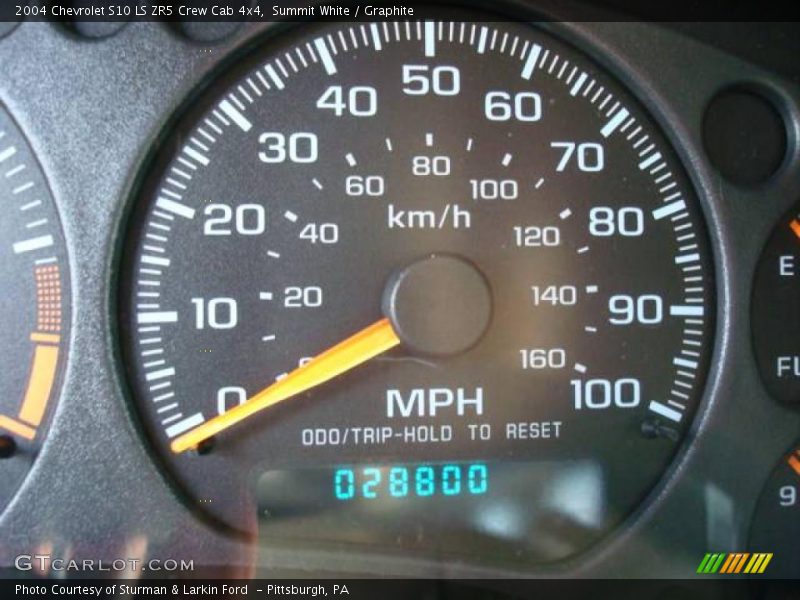Summit White / Graphite 2004 Chevrolet S10 LS ZR5 Crew Cab 4x4