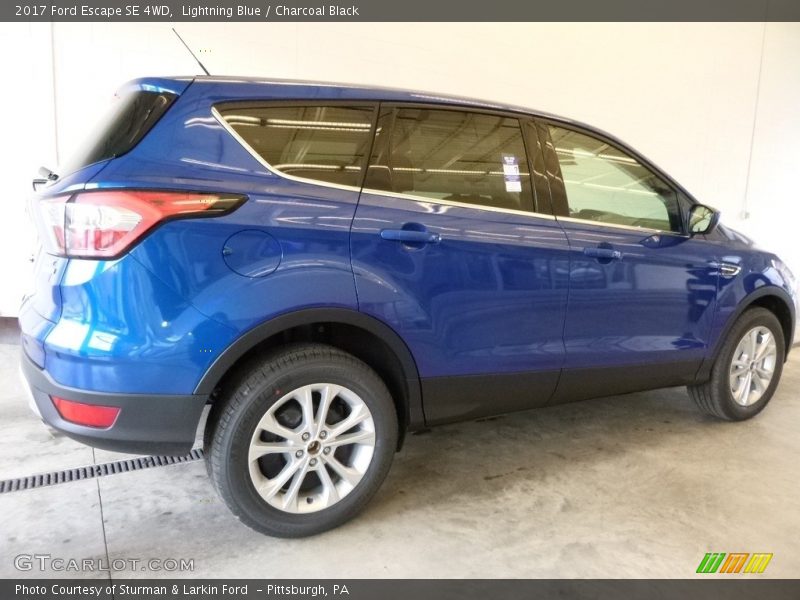 Lightning Blue / Charcoal Black 2017 Ford Escape SE 4WD